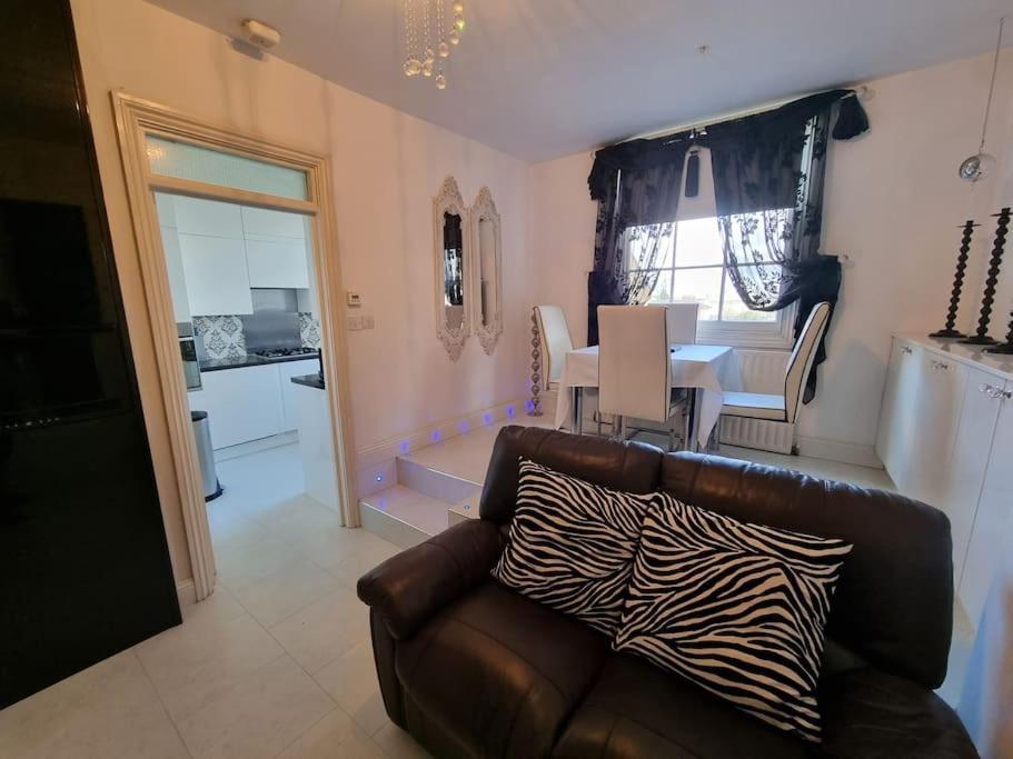 Beautiful Apartment In The Heart Of Rochester Rochester  Kültér fotó